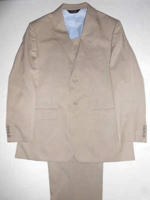 Men's J Ferrar Biege Pinstripe 2 Piece Suit 40R Pleated Cuffed Hem Pants 34W 32L - Image 1 of 4