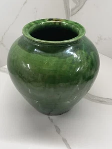 Jarrón de cerámica de terracota esmaltada verde vintage hecho en francia. - Imagen 1 de 8