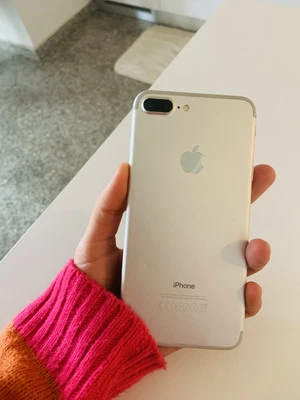 Apple iPhone 8 Plus - 64GB - Argento (Sbloccato) - Immagine 1 di 3