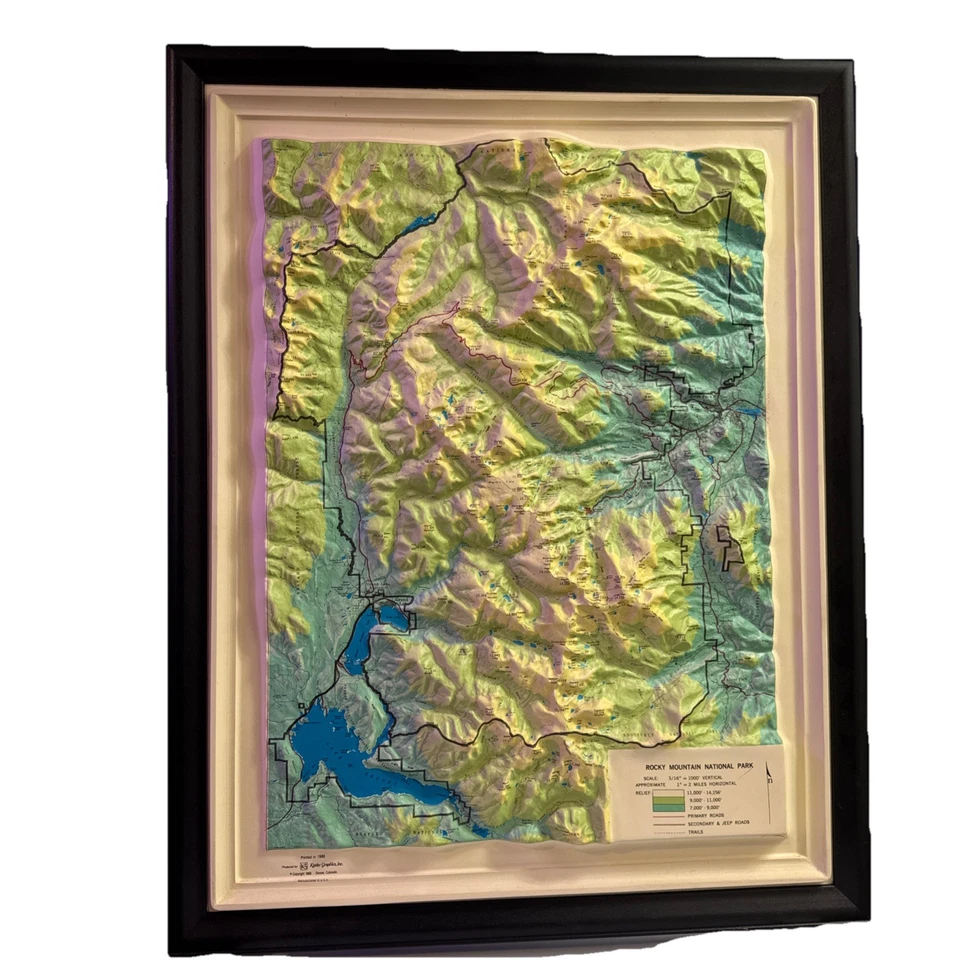 Mapa topográfico vintage del Parque Nacional de las Montañas Rocosas 3D Foto 1 de 4