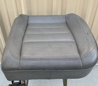 ALMOFADA DE ASSENTO INFERIOR 2004-2010 VOLKSWAGEN TOUAREG esquerda motorista cor cinza - Imagem 1 de 4