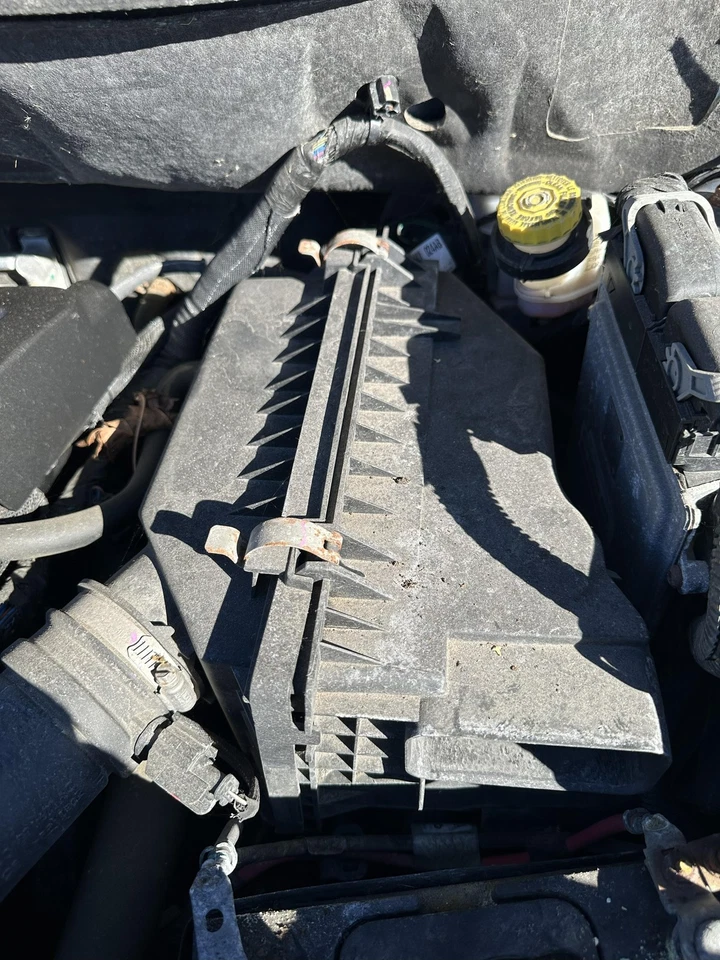 Used Air Cleaner Assembly fits: 2010 Jeep Patriot 2.0 Grade A - Image 1 of 4