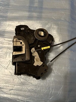 left driver door latch actuator 2010 Toyota Venza With Cables Foto 1 de 3