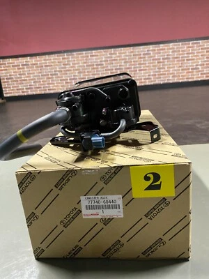 丰田正品原始设备制造商 77740-60440 蒸汽罐 适用于 2002 - 2005 年丰田陆地巡洋舰 — 第 1/4 张图片