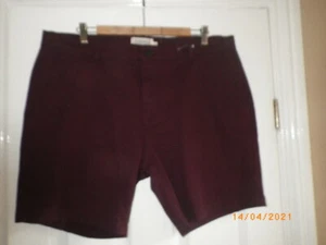 BNWOT FARAH WINE BURGUNDY CHINO STYLE SUMMER SHORTS WAIST 40 LEG 7 INCHES - Picture 1 of 3