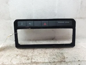 Interruttore luci emergenza VOLKSWAGEN T-CROSS 2GN927132DWHS - Foto 1 di 13