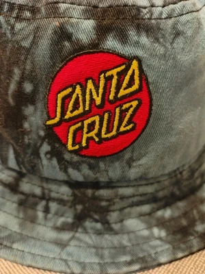 Santa Cruz - Sombrero cubo azul marino tie dye - Juvenil Foto 1 de 4