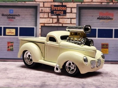 Máquinas musculares Funline escala 1:64 • Pastilla Willys 1940 crema [suelta] Foto 1 de 4