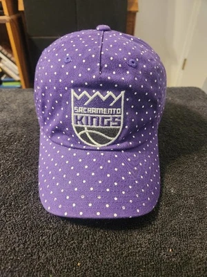 De colección Sacramento Kings NBA 2016 Púrpura Blanco Lunares Niñas Hebilla Correa Sombrero Foto 1 de 4