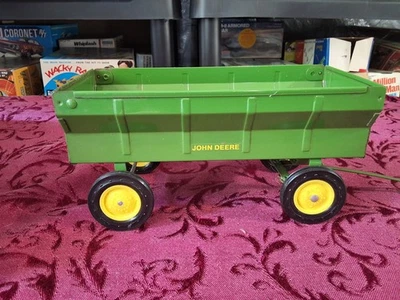 Ertl 1/16 John Deere Farm Utility Flare Side Wagon Foto 1 de 4