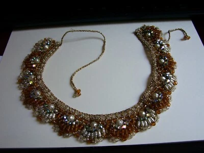 Antiguo collar de ganchillo dorado con cuentas Art Deco perlas pedrería y cuentas Foto 1 de 4
