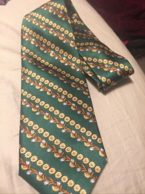 Corbata Burberry of London 100 % seda verde.  Nuevo con etiquetas Foto 1 de 4