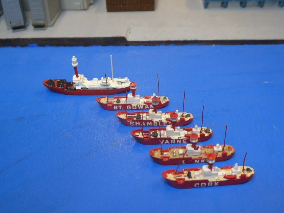 piccolo Lotto navi da fuoco (GB/D) in 1:1250 produttore Tri-Ang, Hansa - Immagine 1 di 1