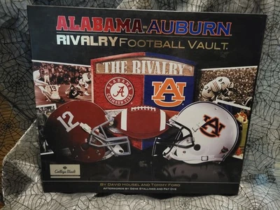 Alabama Auburn Rivalry College Football Vault Book Memorabilia  Foto 1 de 4