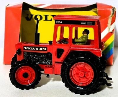 Vintage Britains Die Cast Volvo BM 2654 Toy Tractor 1:32 Scale-w/Original Box - Image 1 of 4