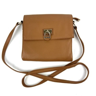 Bolsa de sela Calvin Klein marrom camelo tiracolo organizadora bolsa de mão nova - Imagem 1 de 4