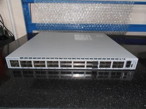 Arista DCS-7050QX-32S-R 32xQSFP+ 4xSFP+ Switch. 1 X 500W PSU 4 X Fans - Afbeelding 1 van 4