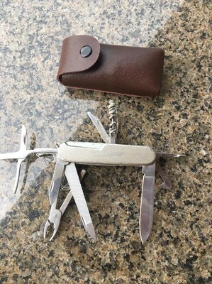 Navaja de Bolsillo 15 en 1 ACERO INOXIDABLE Hecha en China Cuero Bolsa de Transporte Foto 1 de 4
