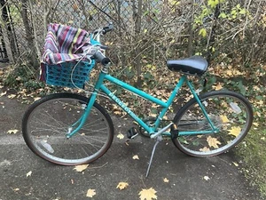 Vintage Women's Peugeot Blue Road Bike 80s Style Working Brakes And Basket - Picture 1 of 8