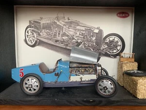 Bugatti Tipo 35 (CMC) - Diorama de garaje (escala 1/18) - Imagen 1 de 8