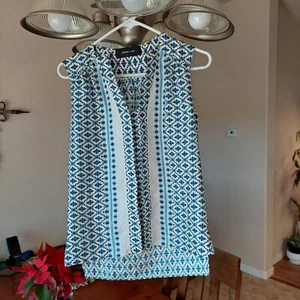 Derek Lam Womens Sz 2 Sleeveless V Neck Silk Top Blouse Cream Blue Grn EUC - Picture 1 of 9