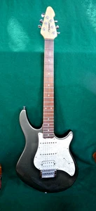 Peavey Predator Plus electric guitar- Model. 11081045- Titanium with soft case - Picture 1 of 16