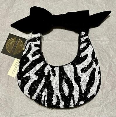 Bolso Viral Zebra Blanco y Negro con Cuentas con Asa de Lazo de Terciopelo Negro Foto 1 de 4