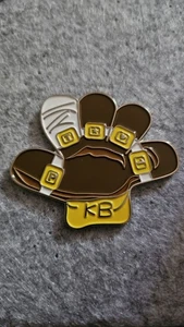 KOBE BRYANT 5 X RING CHAMP PIN! - Picture 1 of 1