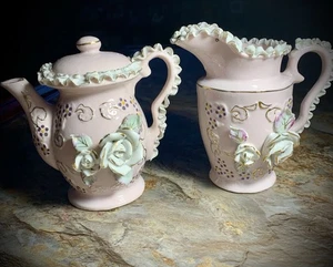 Tetera y crema/jarra rara antigua pintada a mano en 3D real Japón porcelana de hueso de encaje - Imagen 1 de 24