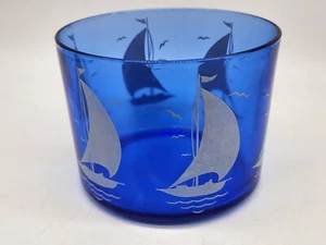 HAZEL ATLAS Sportsman COBALT ICE BOWL SAILBOAT ART DECO! 1930s Depression  T54 - Picture 1 of 7