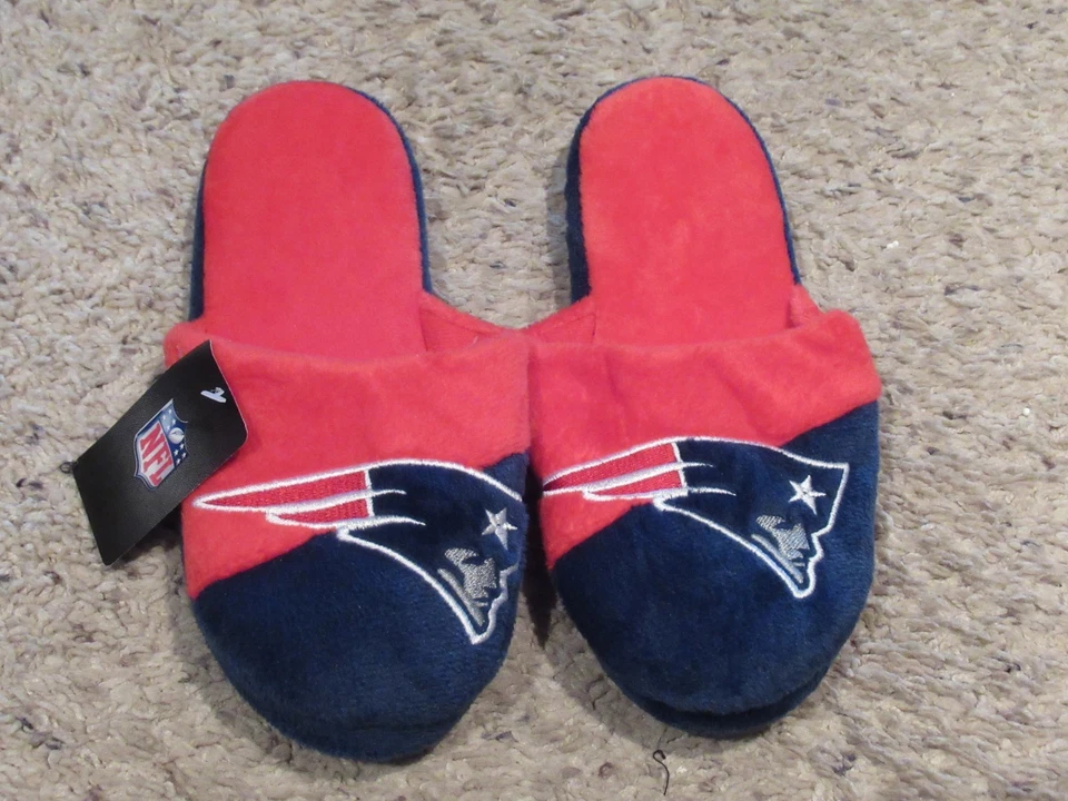 Zapatillas de felpa de fútbol americano de los New England Patriots de la NFL para niños Foto 1 de 1