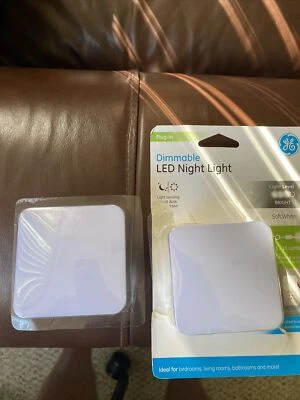 PACK de 2 luces nocturnas LED enchufables para interiores con sensor automático de anochecer a amanecer Foto 1 de 2