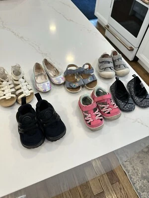 Lote de zapatos/sandalias para niñas pequeñas 4-5T incluyendo marca Nike y Toms Foto 1 de 4