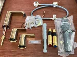 NUEVO MOEN Genta 84763BZG Grifo de baño de 2 manijas dorado bronceado con drenaje y válvula B172 - Imagen 1 de 2