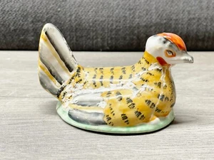 ANTICA GALLINA IN CERAMICA INGLESE PRIMA STAFFORDSHIRE SOLO SUL COPERCHIO PORTAUOVO SUCCESSIVO! - Foto 1 di 13