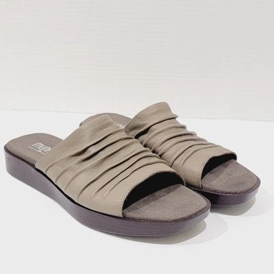 Munro Kala Khaki Tumbled Leather Sandals Womens Size 9.5 M Slip On Wedge Slides - image 1 of 4