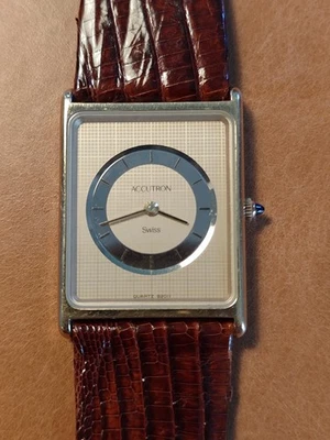 1982 Bulova Accutron Swiss Quartz Tank Cartier clone; Box, Papers, Full Service - Image 1 of 4