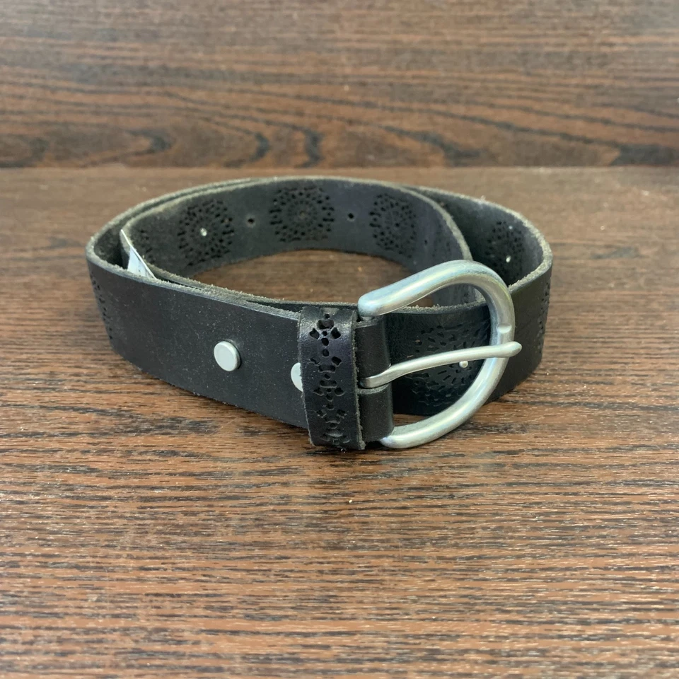 Cinturón para mujer Lucky Brand talla S diseño recortado de hebilla de cuero negro Foto 1 de 4