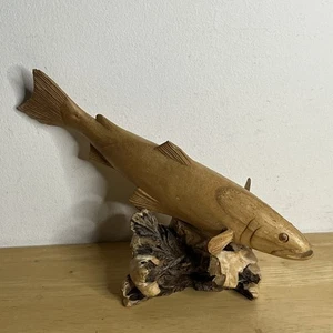 Handgeschnitzter Holzfisch auf Gratsockel - Forelle oder Lachs vielleicht? - Bild 1 von 7