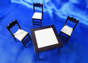 IDEALER PUPPENHAUS KLAPPTISCH & DREI STÜHLE Tisch hat tolle Papa Reparatur am Bein - Bild 1 von 7