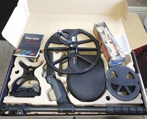 Minelab EQUINOX 900 Multi-IQ Metalldetektor, Garrett Pro-Pointer AT & Rucksack - Bild 1 von 10