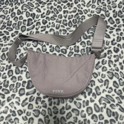 Bolsa tiracolo Victoria's Secret rosa cinza lilás - Imagem 1 de 4