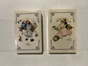 Carte da gioco vintage (2) Norman Rockwell NUOVE SIGILLATE mazzo di carte TRUMP coppia - Foto 1 di 4