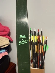 EXCELLENT NEAR MINT VINTAGE BEAR KODIAK MAGNUM RIGHT HAND 50# 52” RECURVE BOW - Picture 1 of 5