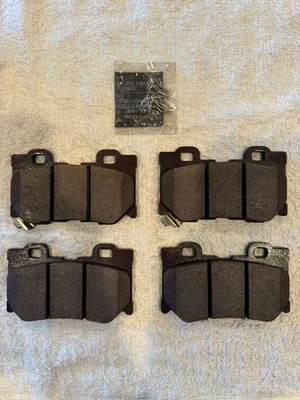 Juego de pastillas de freno traseras Infiniti/Nissan Sport Akebono OEM (D4060-JL00J) Foto 1 de 4