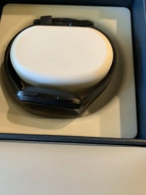 Fitbit VersaIC: 8542A-FB504 FCC ID: XRAFBSOA NOM 280-0518-01 B (B0) M/N FBSO NEW - Image 1 of 2