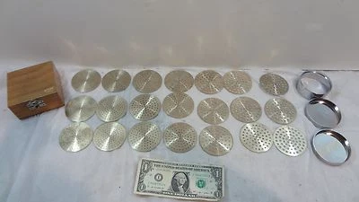 DISC's for meat grinder size 0-20 with metal holder and wooden case - Image 1 of 4