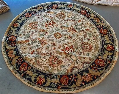 IVORY / BLACK 6'-0" x 6'-0" Flaw in Rug, Reduced Price 1172775790 EZC101A-6R - Image 1 of 4