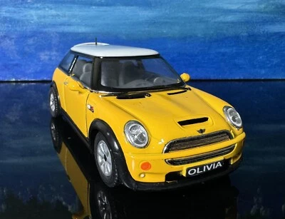 DIECAST model Mini Cooper S 1:28 scale boy girl dad mom uncle grandad brother - Image 1 of 4