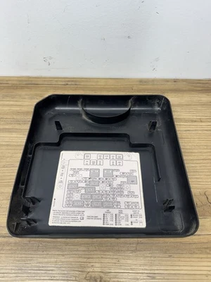 2003-06 CADILLAC ESCALADE FUSE BOX COVER LID OEM BLACK 15200391 - Image 1 of 3